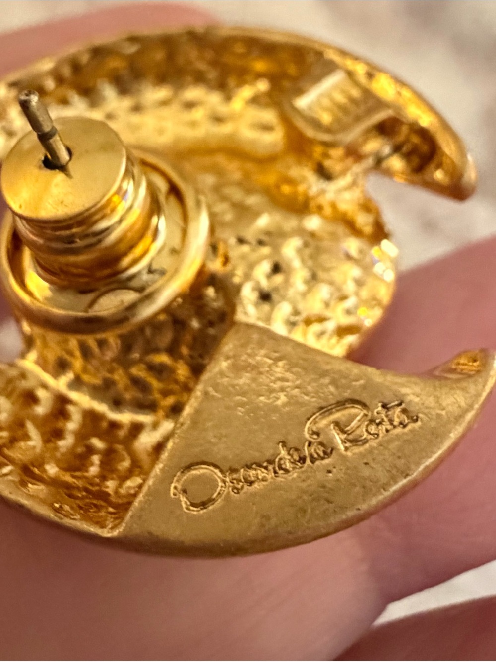 Oscar de la Renta❤️SOLD❤️Ruby Red Gold-Tone Earrings Faceted Crystal Stones - Picture 11 of 11